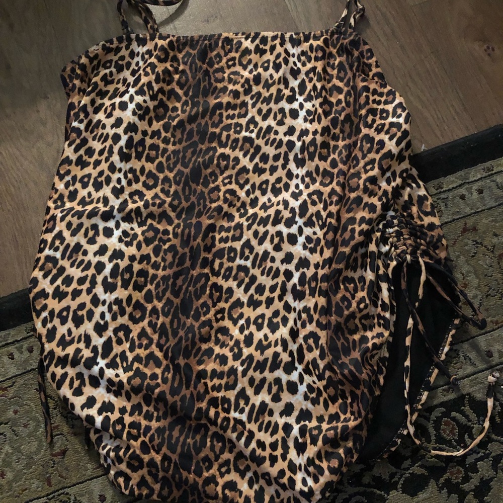 Boohoo leopard swimsuit or bodysuit - Picture 2 of 8